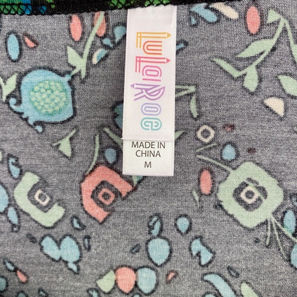 LulaRoe Perfect Tee Swing Top Size Medium - Picture 4 of 5